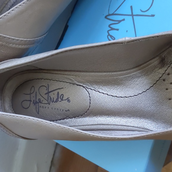 ❌DONATED Comfy beige nude soft system wedge heels - Picture 2 of 11